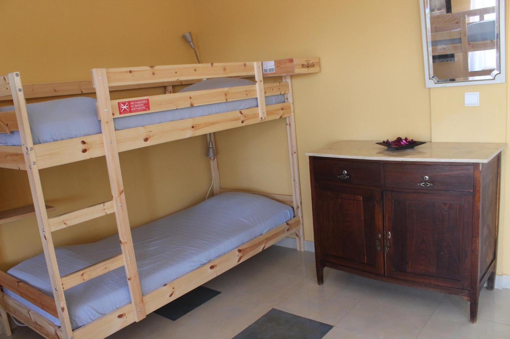 Ericeira Chill Hill Hostel & Private Rooms - Peach Garden Rum bild
