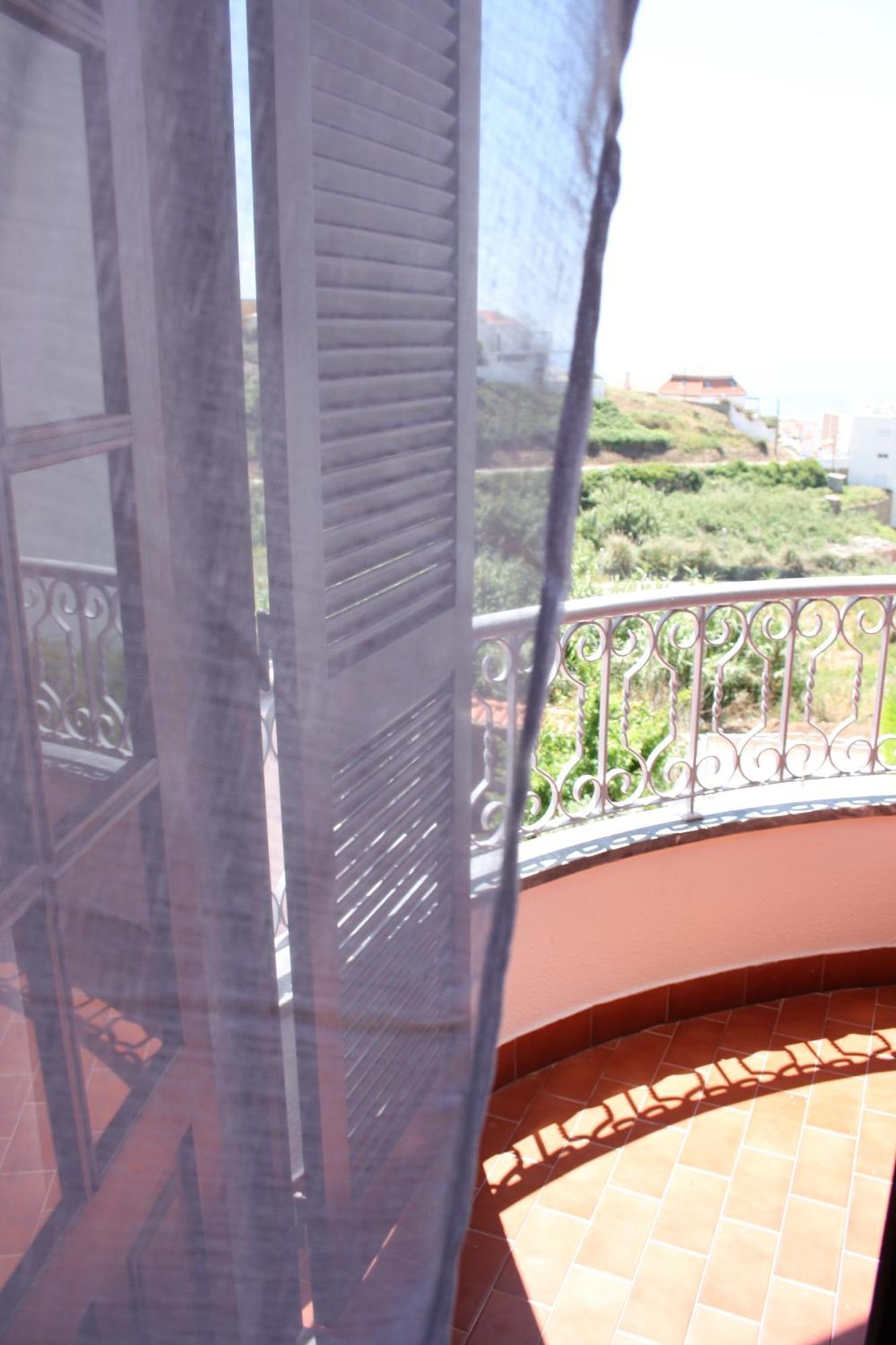 Ericeira Chill Hill Hostel & Private Rooms - Peach Garden Rum bild