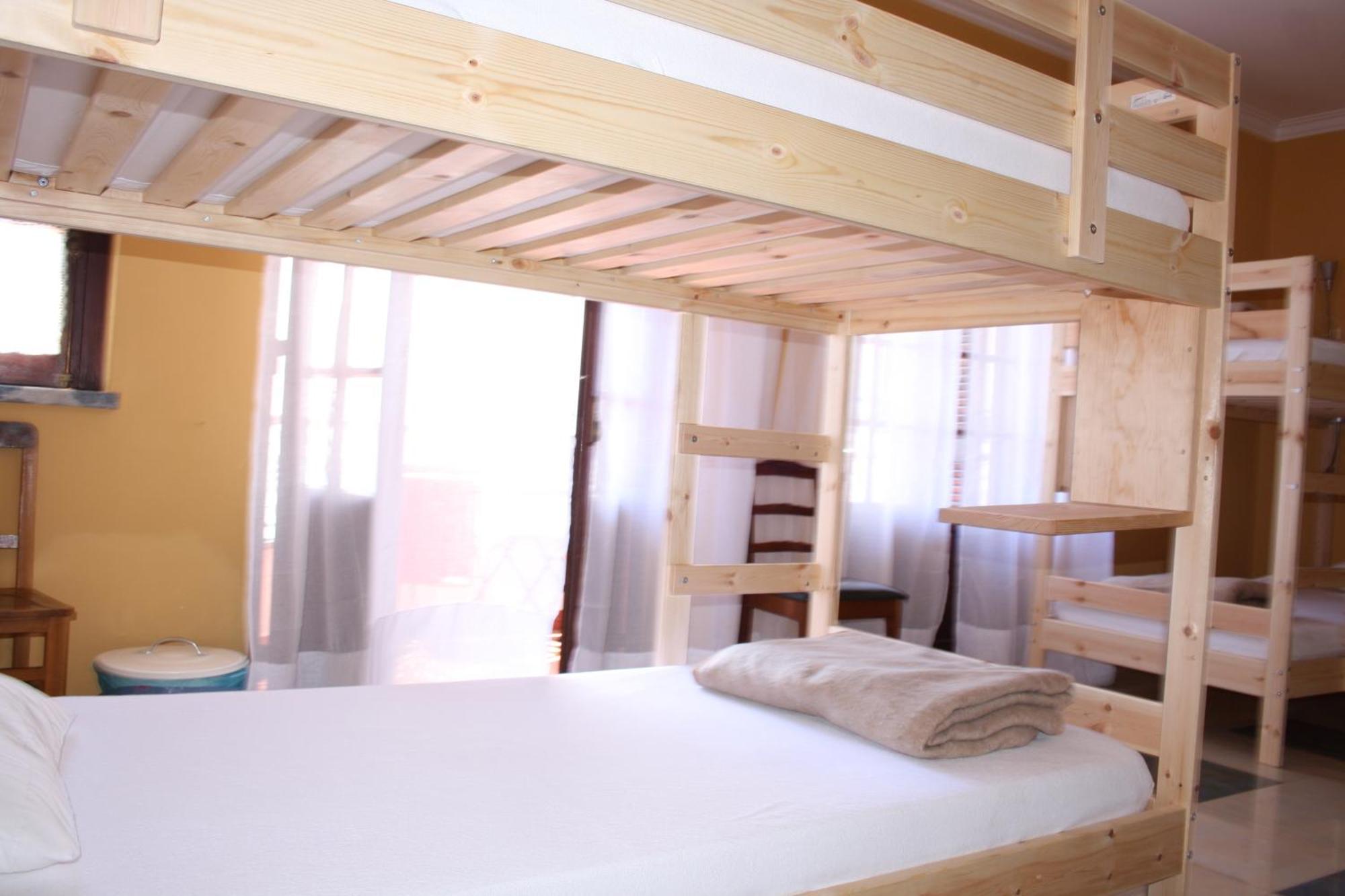 Ericeira Chill Hill Hostel & Private Rooms - Peach Garden Rum bild