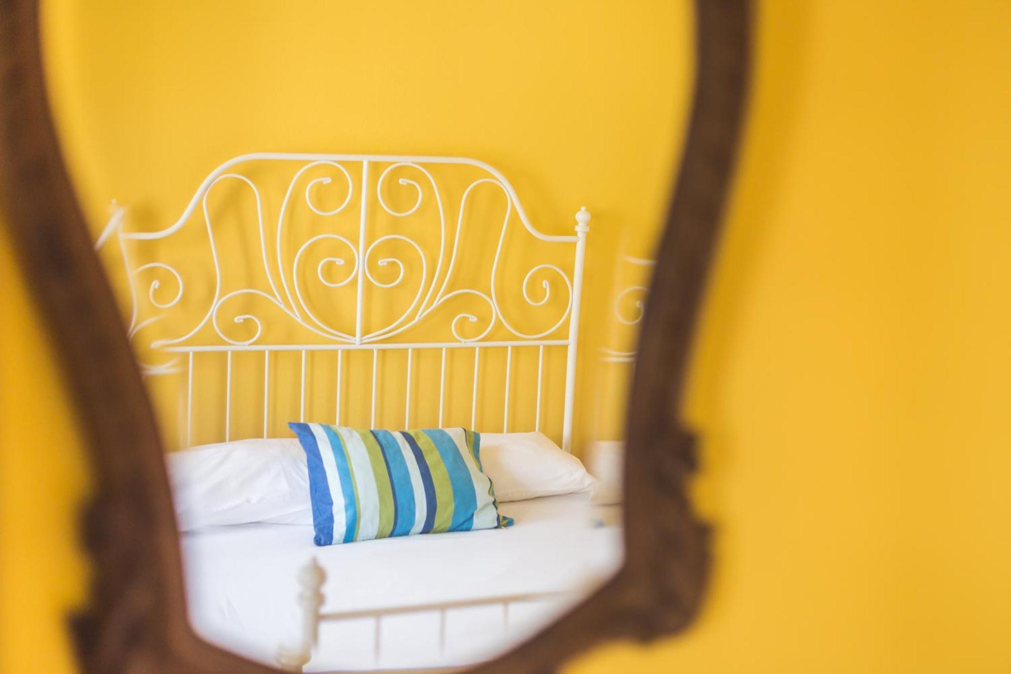 Ericeira Chill Hill Hostel & Private Rooms - Peach Garden Rum bild