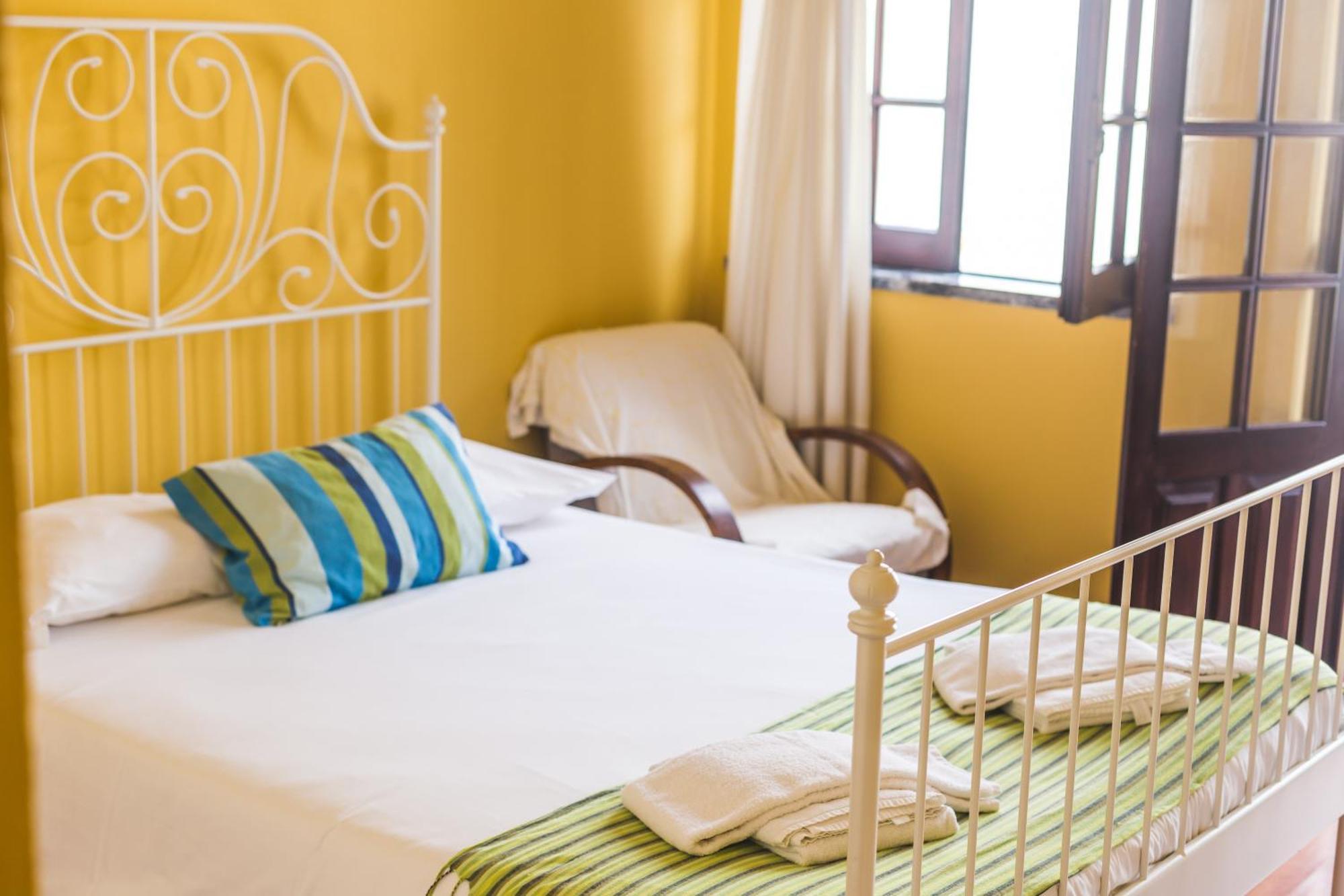 Ericeira Chill Hill Hostel & Private Rooms - Peach Garden Rum bild