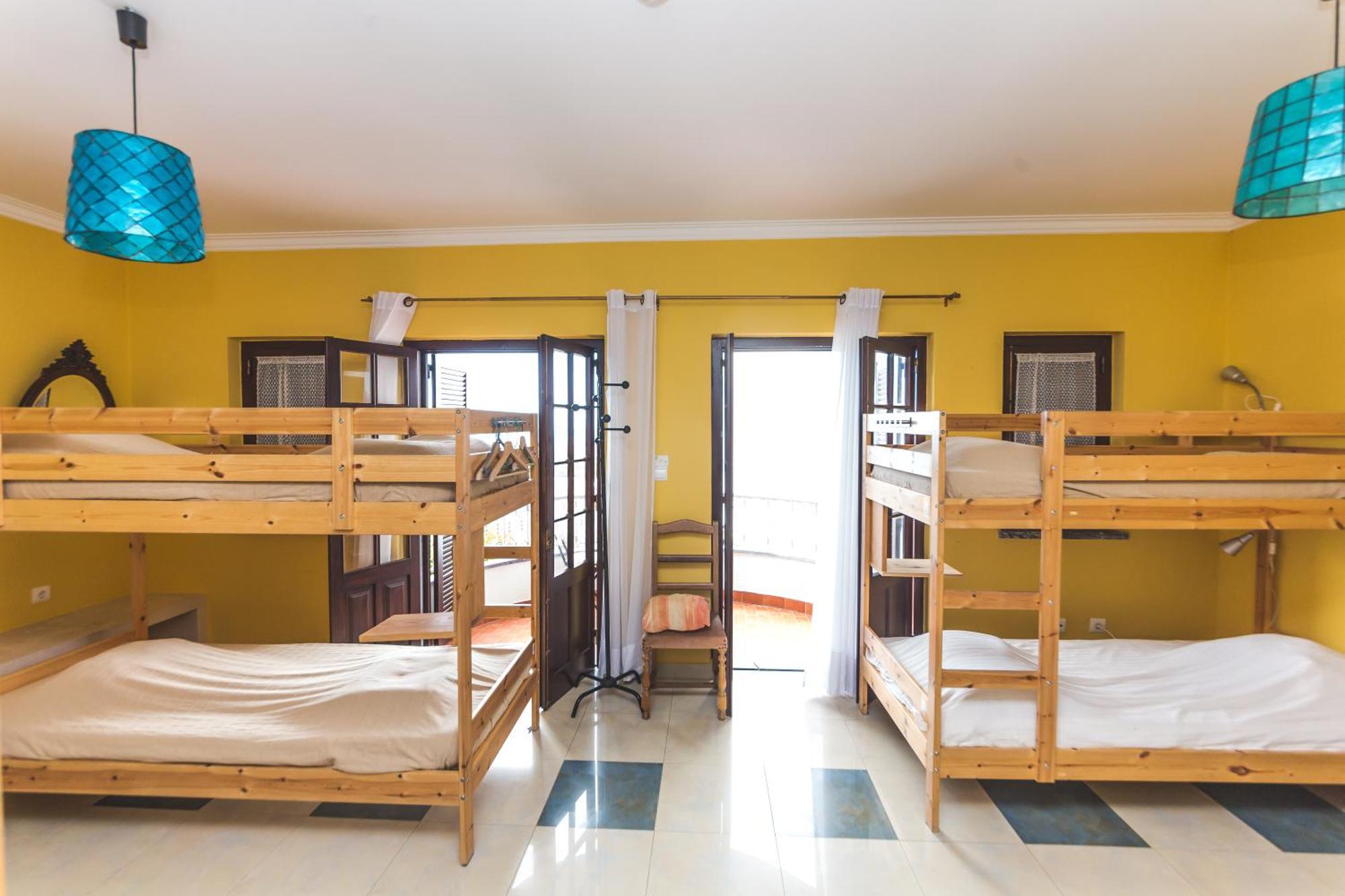 Ericeira Chill Hill Hostel & Private Rooms - Peach Garden Rum bild