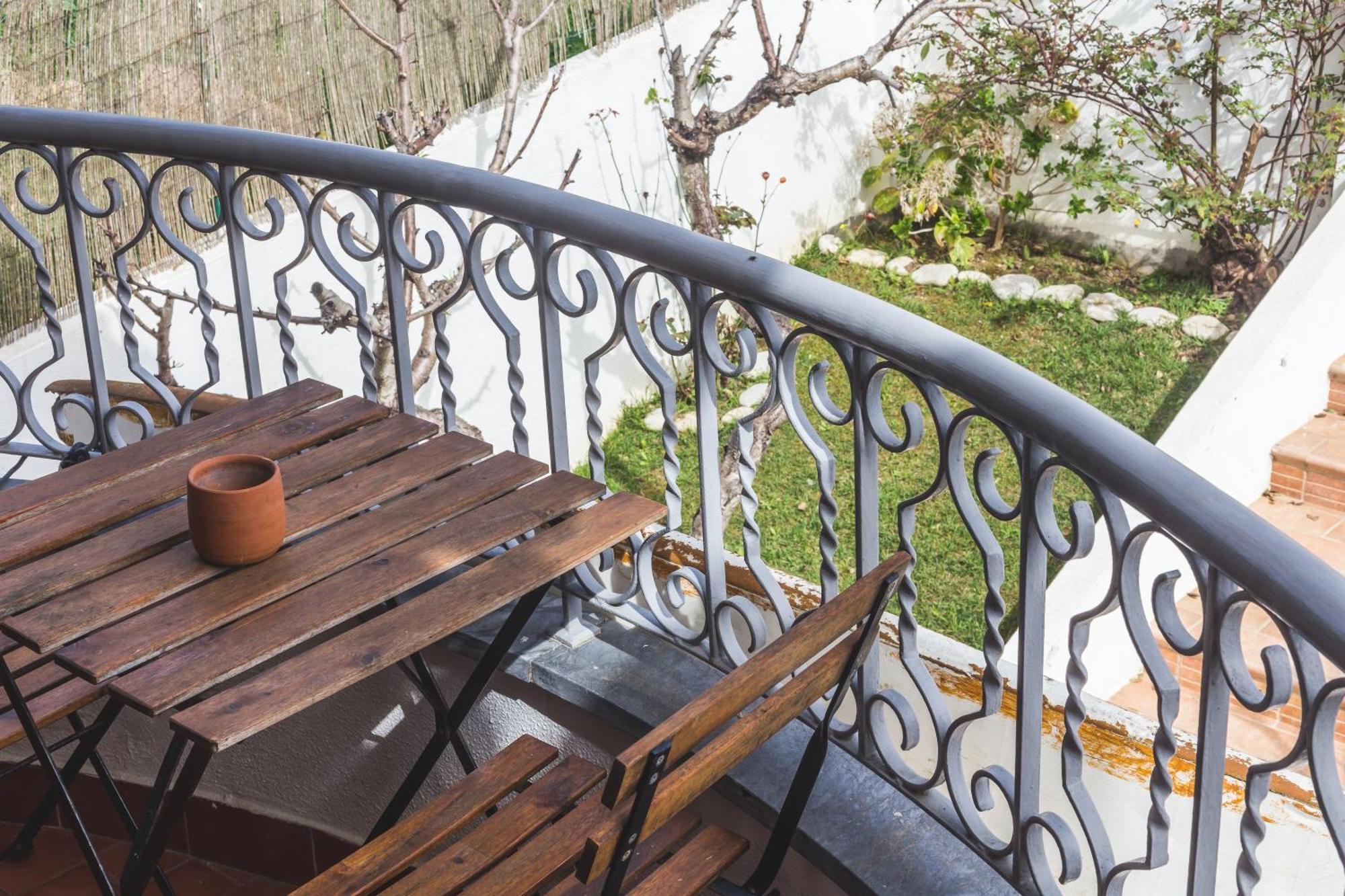 Ericeira Chill Hill Hostel & Private Rooms - Peach Garden Rum bild