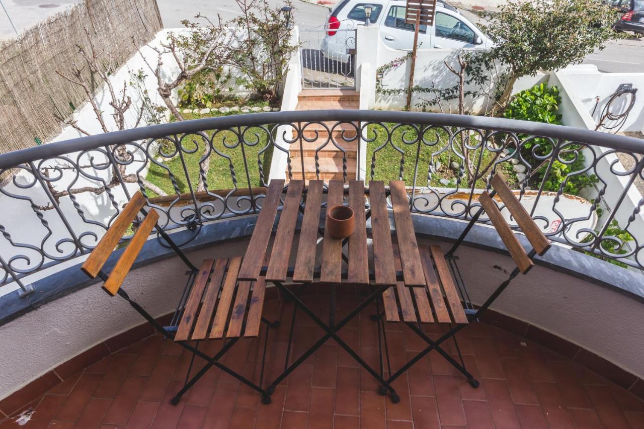 Ericeira Chill Hill Hostel & Private Rooms - Peach Garden Exteriör bild