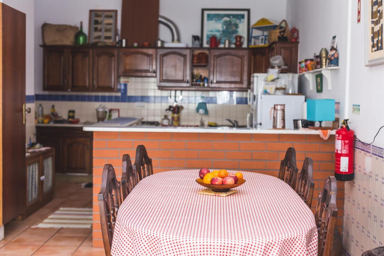 Ericeira Chill Hill Hostel & Private Rooms - Peach Garden Exteriör bild